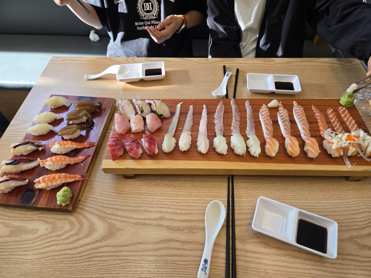 긴꼬리초밥 상동본점 삼총사셋트 리뷰 - 길게 늘어뜨린 회가 매력적인 초밥맛집 1번 사진